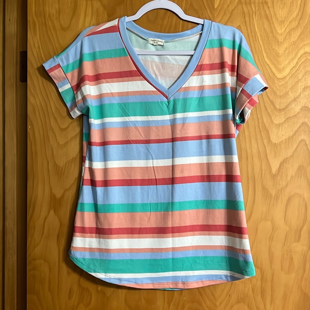 Sweet Lovely. Tee. Very Bright size med